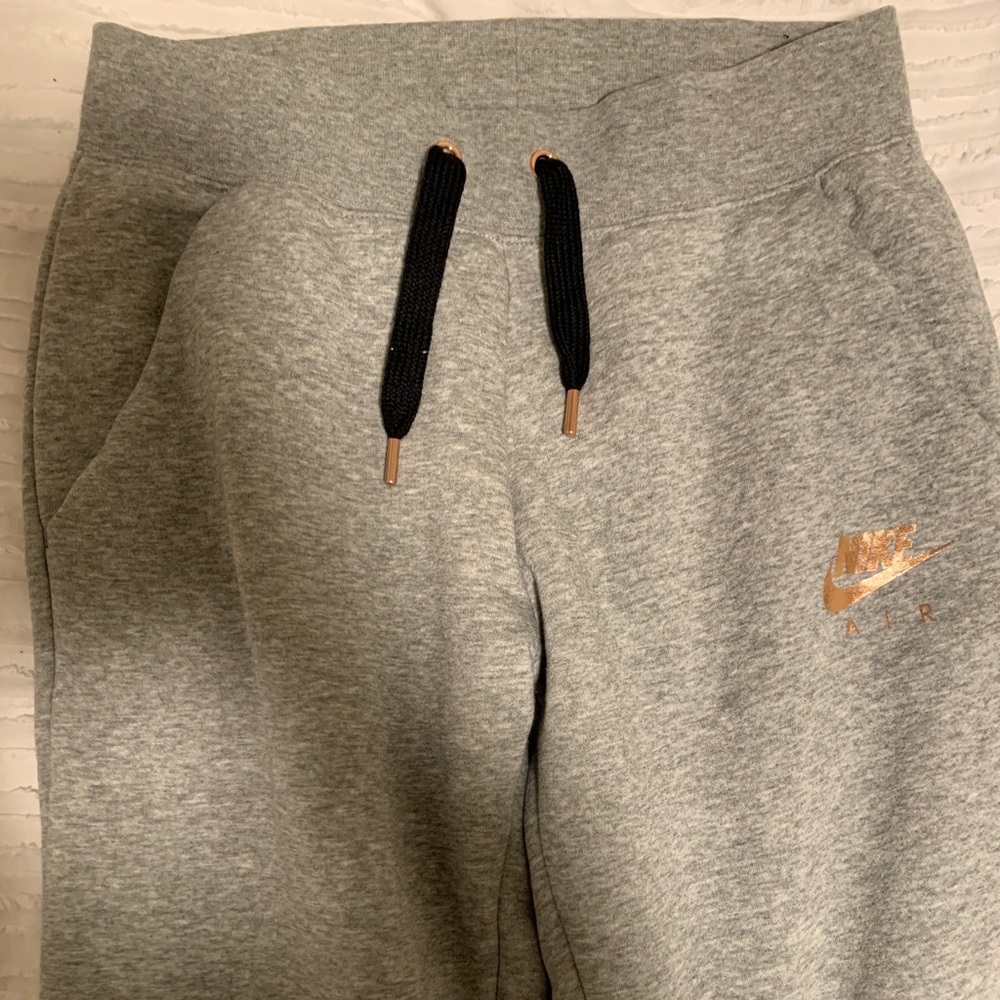 Grey Nike sweatpants/joggers